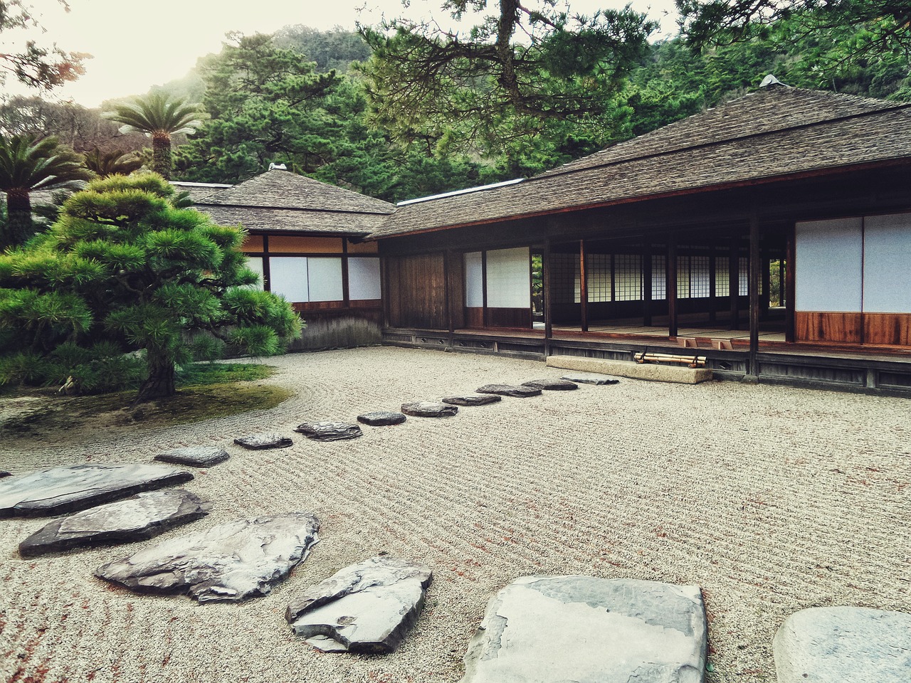 ¿Qué elementos debe tener un jardín zen?