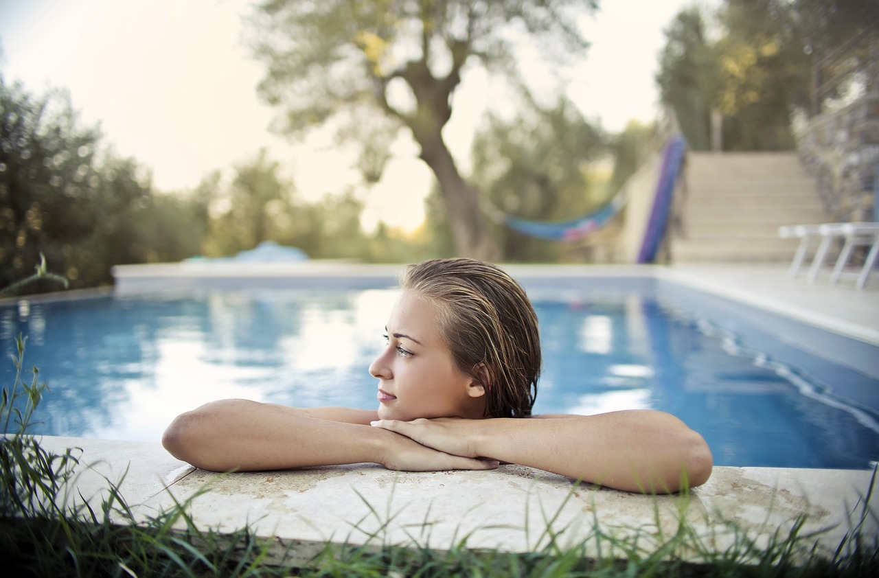 ¿Cuál es el mejor material para piscinas?