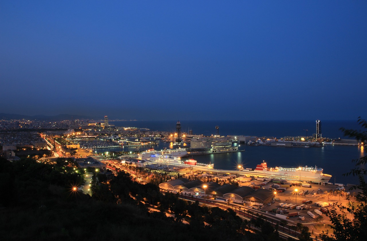 ¿Cómo se llama la zona del puerto de Barcelona?