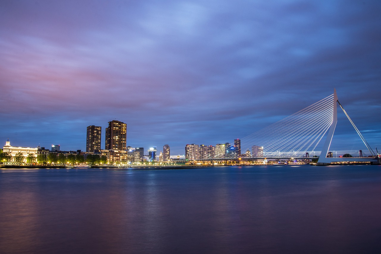 ¿Cómo se le conoce a Rotterdam?